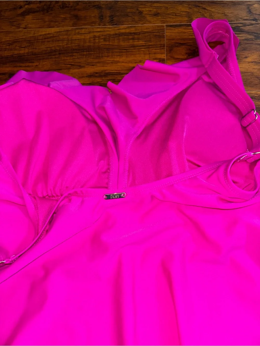 DKNY NWT Bright Fuchsia Tankini Women’s XXL Ruffled Padded V-Neck Swim Tank Top